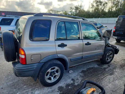 2002 CHEVROLET TRACKER 2D 4X2 VIN 2CNBJ734126907858 фото 3