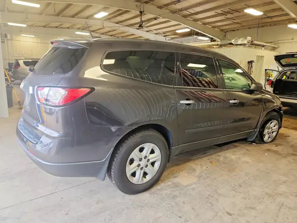 1GNKRFED8HJ276128 — 2017 Chevrolet Traverse, zdjęcie 3 z Copart, Przód