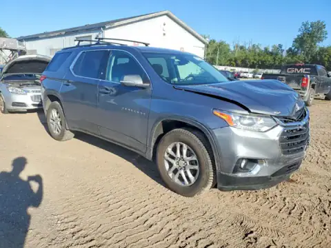 1GNERGKW9MJ177594 — 2021 Chevrolet Traverse, zdjęcie 4 z Copart, Przód