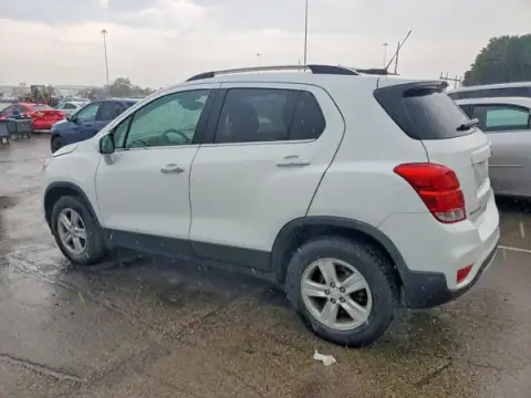 KL7CJPSB4HB207005 — 2017 Chevrolet TRAX, zdjęcie 2 z Copart 30.09.2026, Drobne wgniecenia i rysy