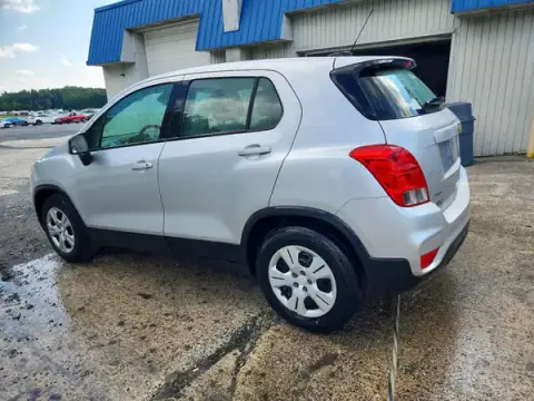 KL7CJKSB5JB719977 — 2018 Chevrolet TRAX, zdjęcie 2 z Copart 22.09.2026, Przód