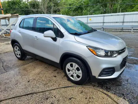 KL7CJKSB5JB719977 — 2018 Chevrolet TRAX, zdjęcie 4 z Copart 22.09.2026, Przód