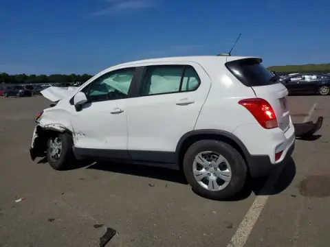 KL7CJKSBXJB598962 — 2018 Chevrolet TRAX, photo 2 from Copart 30.09.2026, Front end