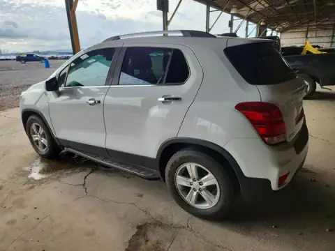 KL7CJLSB2JB603772 — 2018 Chevrolet TRAX, foto 2 de Copart 23.09.2026, Pequeñas abolladuras y arañazos