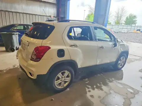 KL7CJPSB3LB012098 — 2020 Chevrolet TRAX, фото 3 з Copart 28.09.2026, Пошкодження з усіх боків