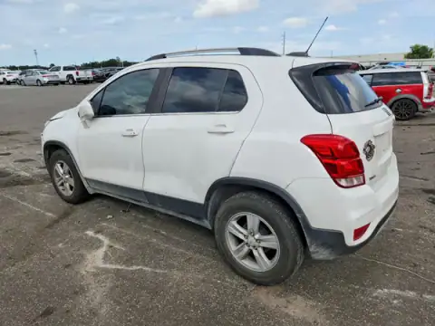 KL7CJLSB7LB330413 — 2020 Chevrolet TRAX, photo 2 from Copart 16.10.2026, Front end