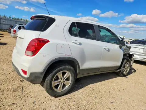 KL7CJNSBXMB301517 — 2021 Chevrolet TRAX, photo 3 from Copart 22.10.2026, Front end