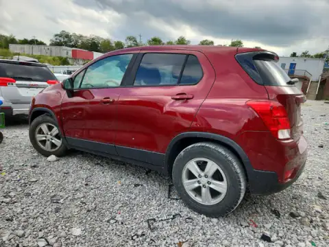 KL7CJKSB4MB314827 — 2021 Chevrolet TRAX, foto 2 de Copart, Parte delantera