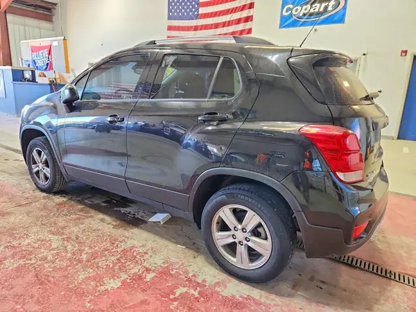 KL7CJPSM6MB370749 — 2021 Chevrolet TRAX, photo 2 from Copart 06.10.2026, Minor dents and scratches