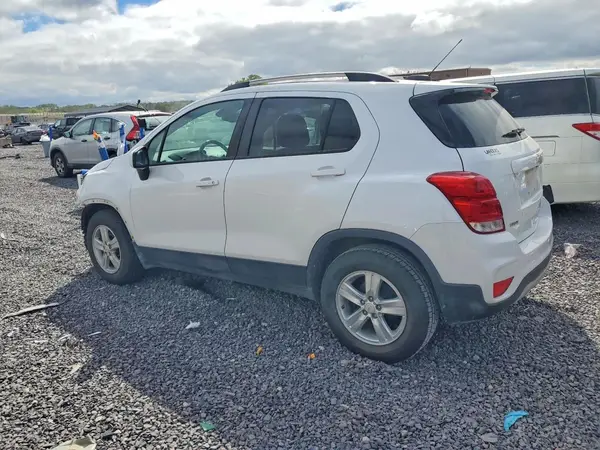KL7CJLSB2MB306487 — 2021 Chevrolet TRAX, фото 2 с аукциона Copart, Передняя часть