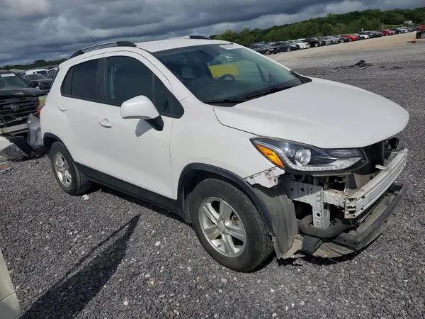 KL7CJLSB2MB306487 — 2021 Chevrolet TRAX, фото 4 с аукциона Copart, Передняя часть