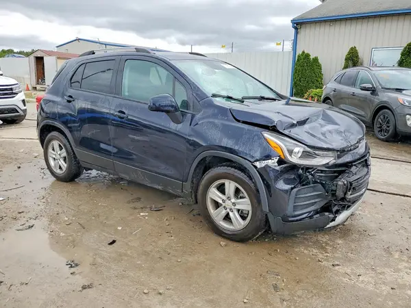 KL7CJLSB4MB316390 — 2021 Chevrolet TRAX, фото 4 с аукциона Copart, Передняя часть
