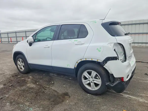 KL7CJNSM8MB369672 — 2021 Chevrolet TRAX, photo 2 from Copart 05.10.2026, Rear end