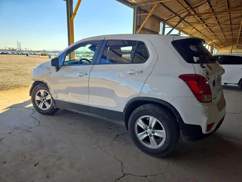 KL7CJKSB6MB313095 — 2021 Chevrolet TRAX, foto 2 de Copart 26.10.2026, Parte delantera