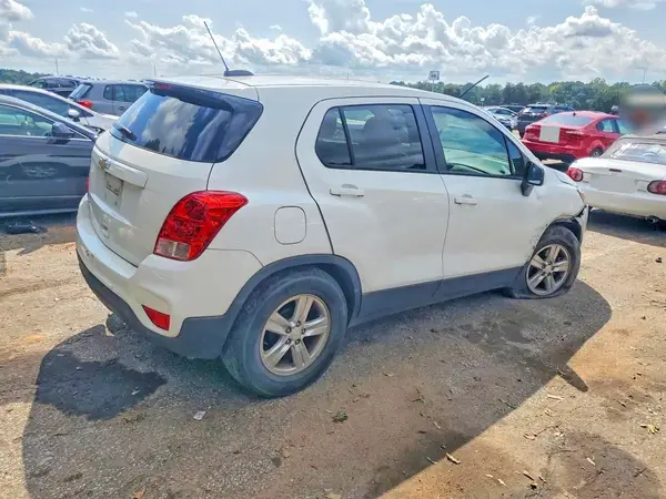 KL7CJKSM2NB507772 — 2022 Chevrolet TRAX, photo 3 from Copart, Front end