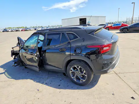 KL77LHE21RC235420 — 2024 Chevrolet TRAX, photo 2 from Copart 19.10.2026, Front end