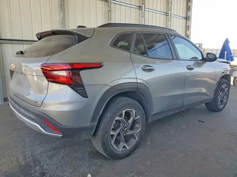 KL77LHE28RC228366 — 2024 Chevrolet TRAX, photo 3 from Copart 19.10.2026, Front end