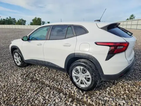 KL77LFE27RC158637 — 2024 Chevrolet TRAX, photo 2 from Copart 22.09.2026, Rear end