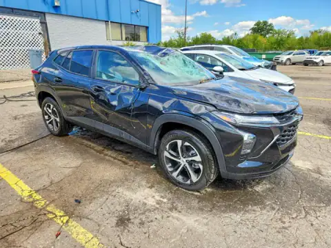 KL77LGE20RC147257 — 2024 Chevrolet TRAX, zdjęcie 4 z Copart, Dach