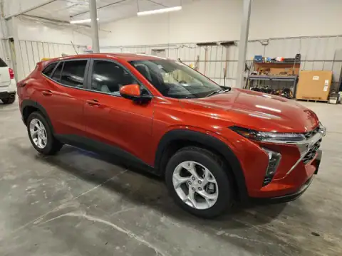 KL77LFE20RC040929 — 2024 Chevrolet TRAX, фото 4 з Copart, Бокова частина