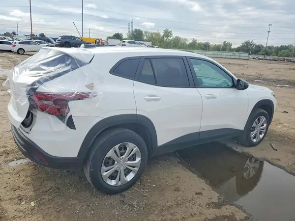 KL77LFE2XRC021028 — 2024 Chevrolet TRAX, photo 3 from Copart, Rear end