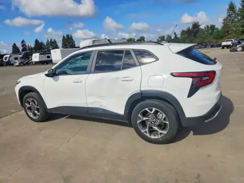 KL77LHE27RC091601 — 2024 Chevrolet TRAX, zdjęcie 2 z Copart, Bok