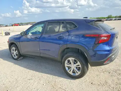 KL77LFE20RC133305 — 2024 Chevrolet TRAX, zdjęcie 2 z Copart, Bok