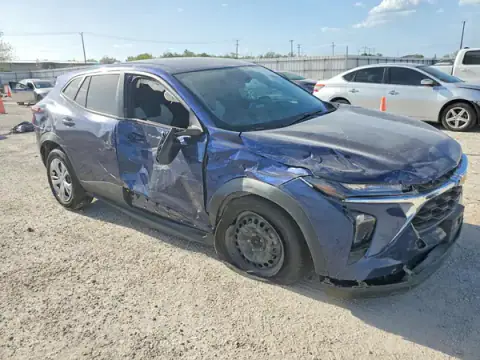 KL77LFE20RC133305 — 2024 Chevrolet TRAX, zdjęcie 4 z Copart, Bok
