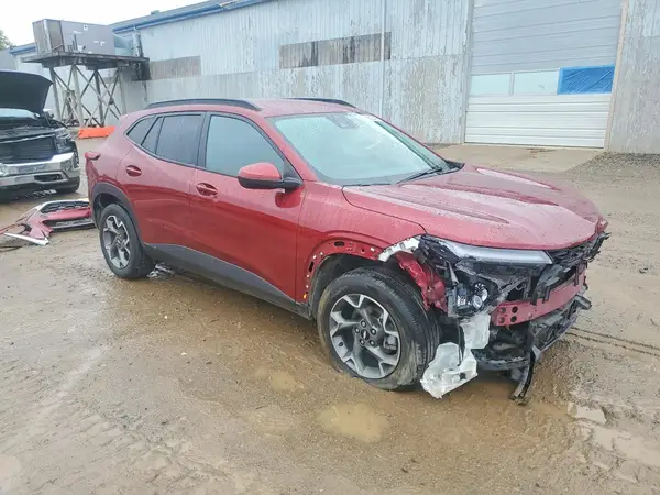 KL77LHE22RC063303 — 2024 Chevrolet TRAX, photo 4 from Copart, Front end