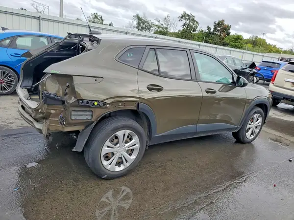 KL77LFE2XRC045362 — 2024 Chevrolet TRAX, zdjęcie 3 z Copart, Tył