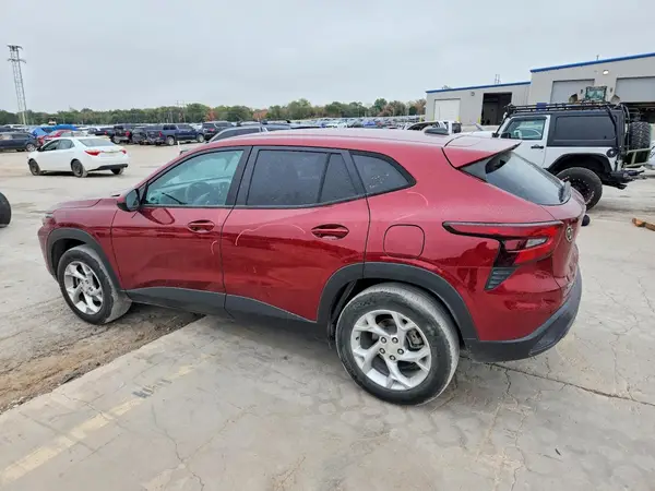 KL77LFE29RC001899 — 2024 Chevrolet TRAX, photo 2 from Copart 20.10.2026, Front end