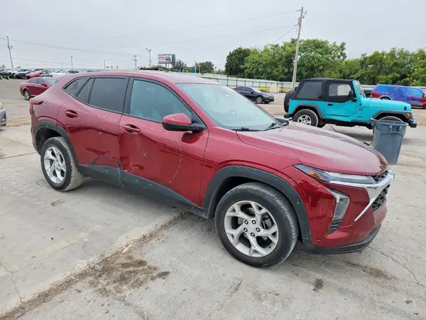 KL77LFE29RC001899 — 2024 Chevrolet TRAX, photo 4 from Copart 20.10.2026, Front end