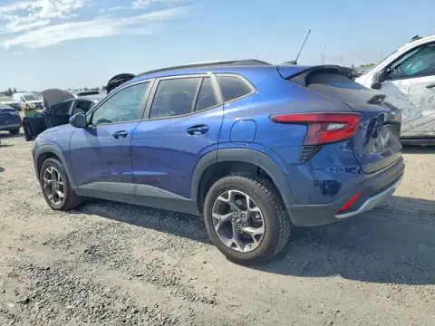 KL77LHE29RC064626 — 2024 Chevrolet TRAX, photo 2 from Copart, Front end