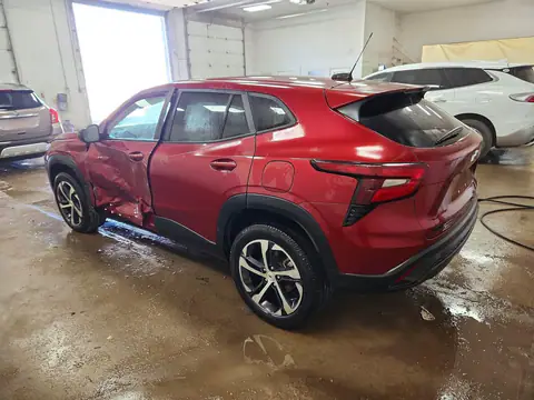 KL77LGE24RC019815 — 2024 Chevrolet TRAX, photo 2 from Copart, Side