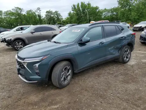 KL77LHEP4SC136768 — 2025 Chevrolet TRAX, Бокова частина (Side), фото до ремонту