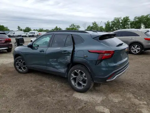 KL77LHEP4SC136768 — 2025 Chevrolet TRAX, photo 2 from Copart 20.10.2026, Side