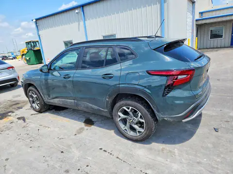 KL77LHEP7SC241000 — 2025 Chevrolet TRAX, zdjęcie 2 z Copart 21.10.2026, Grad