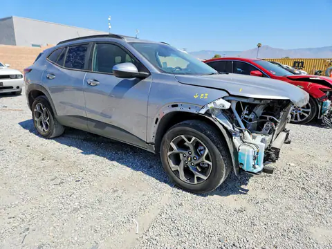 KL77LHEP1SC139031 — 2025 Chevrolet TRAX, foto 4 de Copart 21.10.2026, Parte delantera