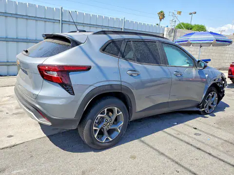KL77LHEP5SC239603 — 2025 Chevrolet TRAX, photo 3 from Copart 19.10.2026, Rollover