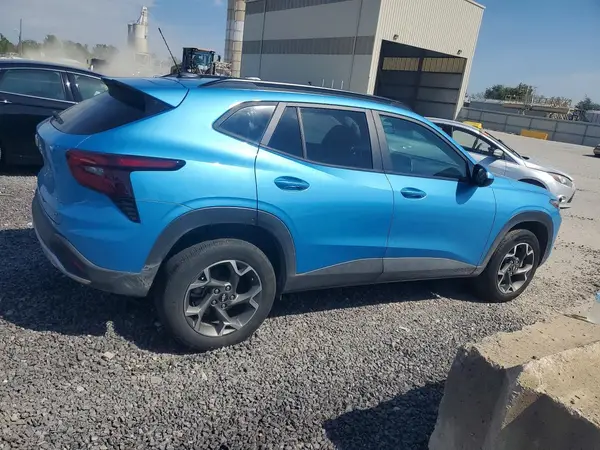 KL77LHEP0SC256244 — 2025 Chevrolet TRAX, фото 3 с аукциона Copart, Боковая часть