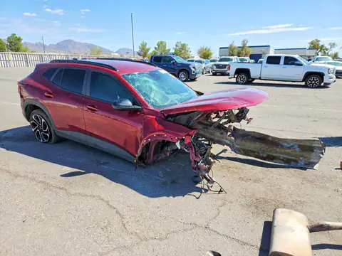 KL77LJEP0SC085602 — 2025 Chevrolet TRAX, photo 4 from Copart 16.10.2026, Front end