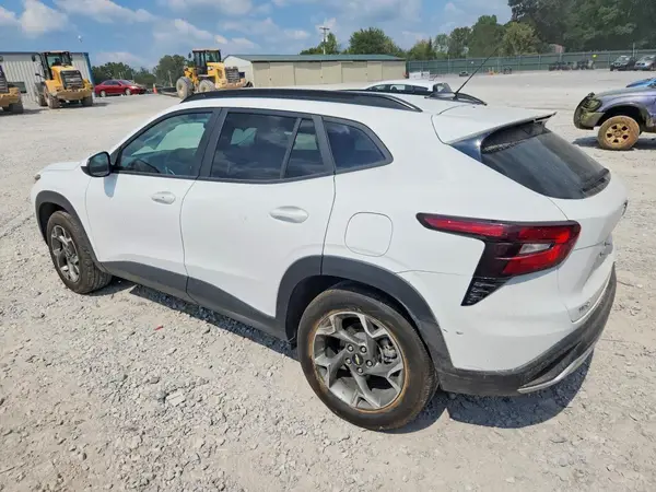 KL77LHEP3SC233654 — 2025 Chevrolet TRAX, photo 2 from Copart, Side