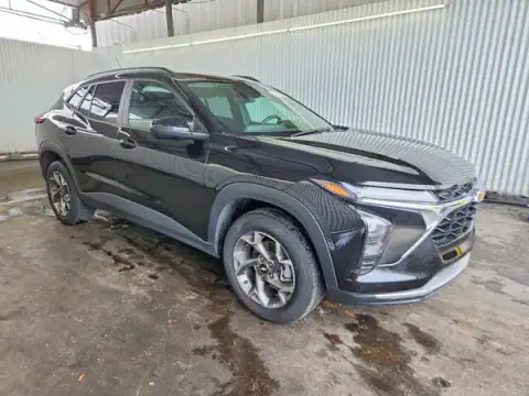KL77LHEP8SC311202 — 2025 Chevrolet TRAX, foto 4 de Copart 21.09.2026, Lateral