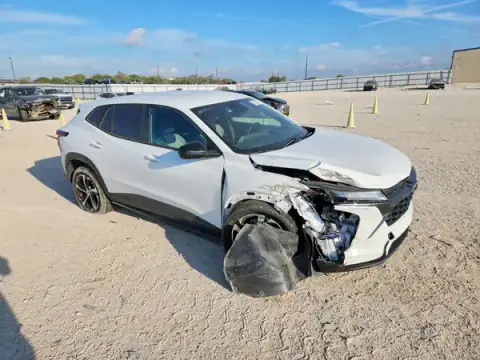 KL77LGEP7SC188471 — 2025 Chevrolet TRAX, zdjęcie 4 z Copart 22.10.2026, Przód