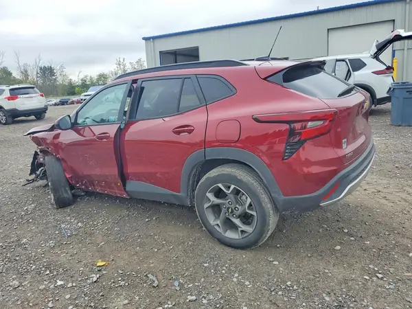 KL77LHEP8SC275091 — 2025 Chevrolet TRAX, фото 2 с аукциона Copart, Передняя часть