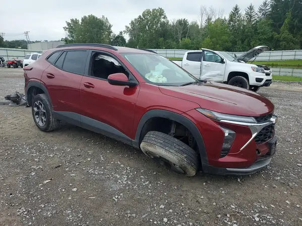 KL77LHEP8SC275091 — 2025 Chevrolet TRAX, фото 4 с аукциона Copart, Передняя часть