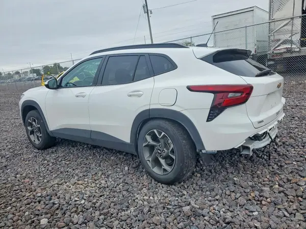 KL77LHEP5SC215611 — 2025 Chevrolet TRAX, photo 2 from Copart, Side