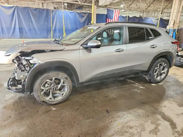 KL77LHEP9SC276489 Chevrolet TRAX 2025 — повреждение Передняя часть, фото до ремонта