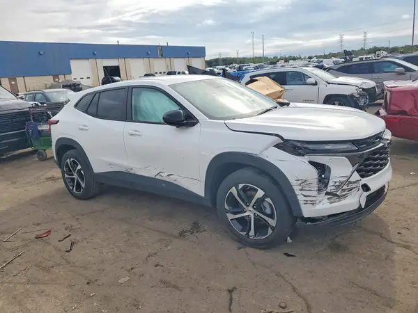 KL77LGEP4SC062388 — 2025 Chevrolet TRAX, photo 4 from Copart, Front end