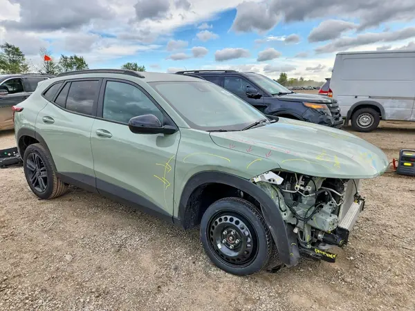 KL77LKEP6SC287348 — 2025 Chevrolet TRAX, zdjęcie 4 z Copart, Przód